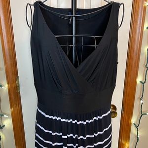 Chaps Sleeveless Dress Size L Black and White striped Maxi dress